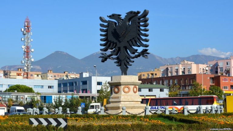 Shqipëria uron Kosovën