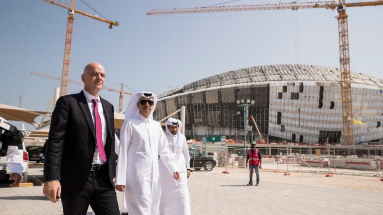 Kupa e Botës 2022, Infantino viziton Katarin: Gati për të zhvilluar turneun më të mirë