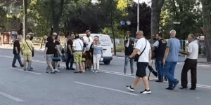 turistët
