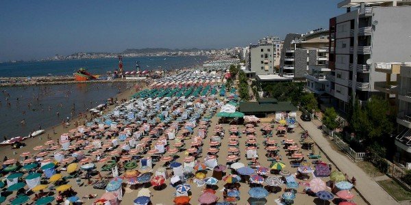 turistë