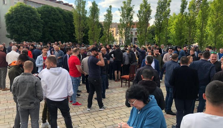 peticioni për rindërtimin e teatrit kombëtar