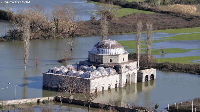 Xhamia Blu nën ujë/ Foto nga situata e&hellip;