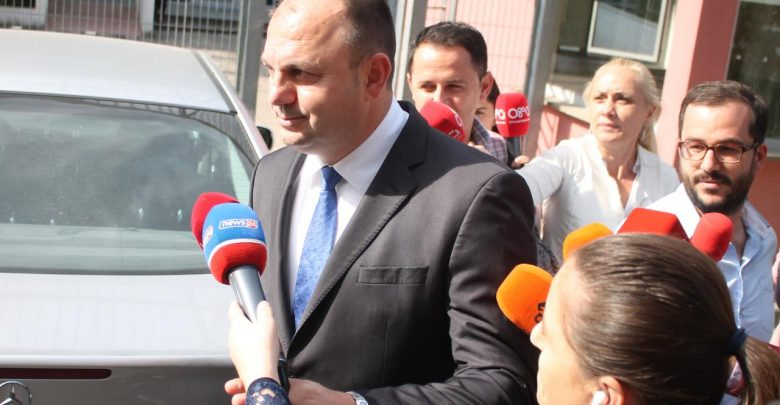 Kapi makinën me ushqime që u shpërndaheshin banorëve&hellip;