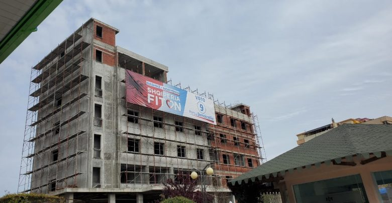 PS thirrje Voltana Ademit: Hiq posterat elektoralë të&hellip;