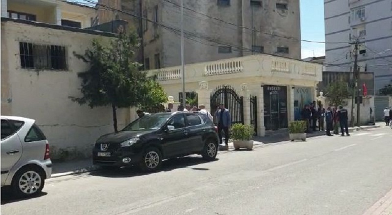 “Shkoi të kërkonte urdhër mbrojtje dhe sapo doli&hellip;