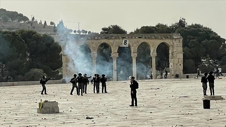 Policia izraelite sulmoi palestinezët që ishin duke mbrojtur&hellip;