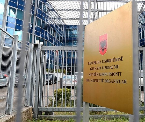 Megaoperacioni i SPAK, arrestohet prokurori, biznesmeni dhe zyrtarë policor