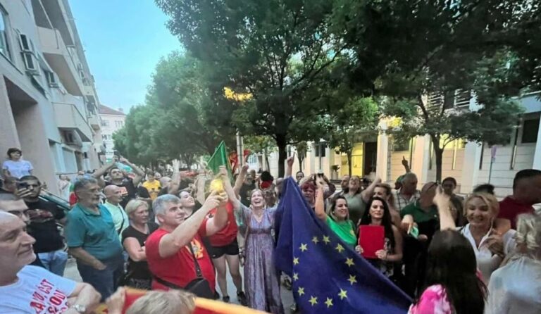 Mali i Zi përfshihet nga protestat kundër marrëveshjes me kishën serbe
