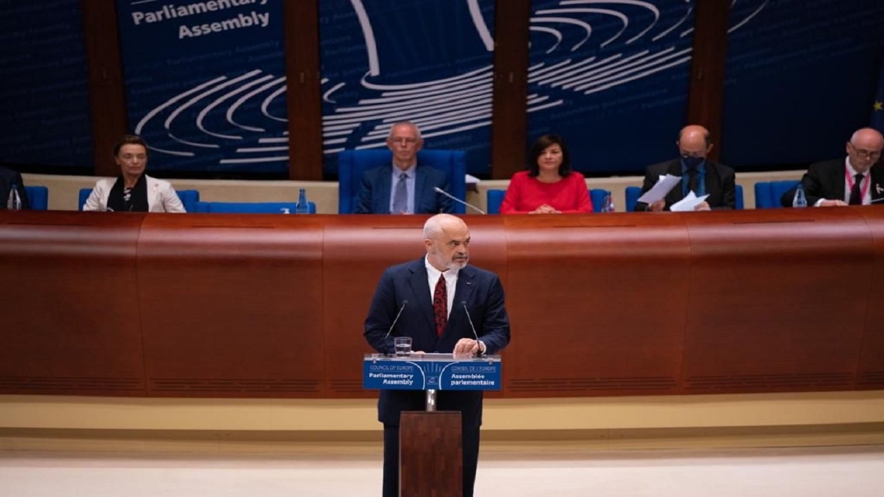 Rama kritik ndaj përfaqësuesit të Zvicrës: S’mund të më thoni&hellip;