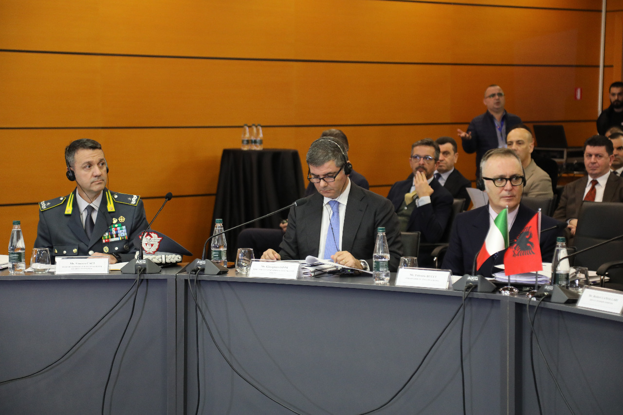 Lufta kundër kanabisit/ Policia shqiptare konferencë të përbashkët&hellip;
