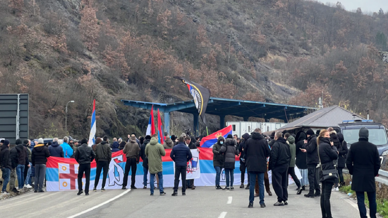 Protestë në anën serbe të Jarinjës në mbështetje të grupit&hellip;