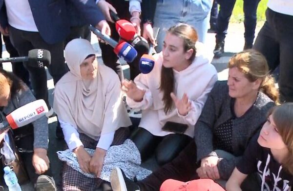 “Edi Rama njeriu më i korruptuar i shekullit”, banorët e&hellip;