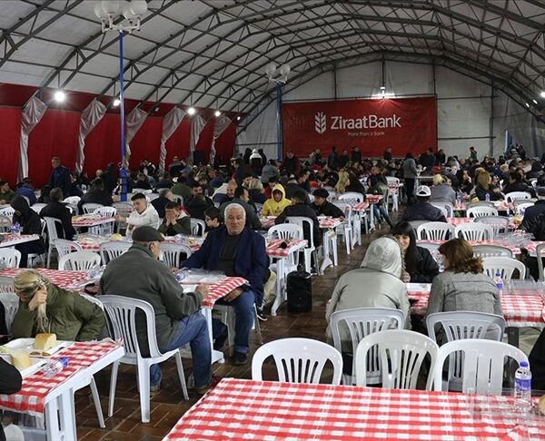 Prishtinë, është hapur tenda e iftareve nga Fondacioni Eyüp Sultan
