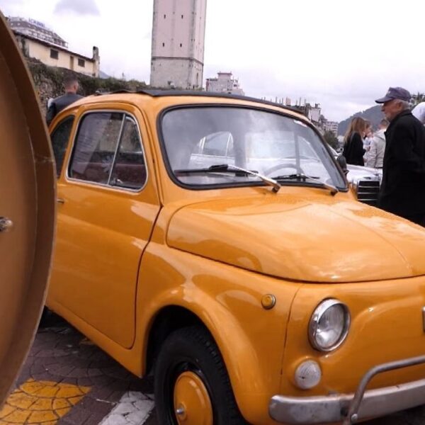 Makinat Retro/ Makinat historike ekspozohen në Elbasan, për festën e&hellip;