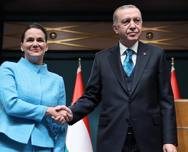 Erdoğan: Türkiye e gatshme të ndihmojë në dërgimin e gazit&hellip;