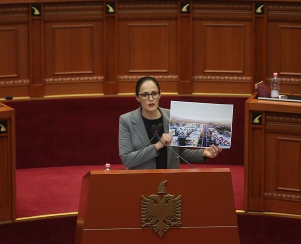 Ministrja Ibrahimaj: Rindërtimi në Shqipëri vazhdon me ritme të shpejta