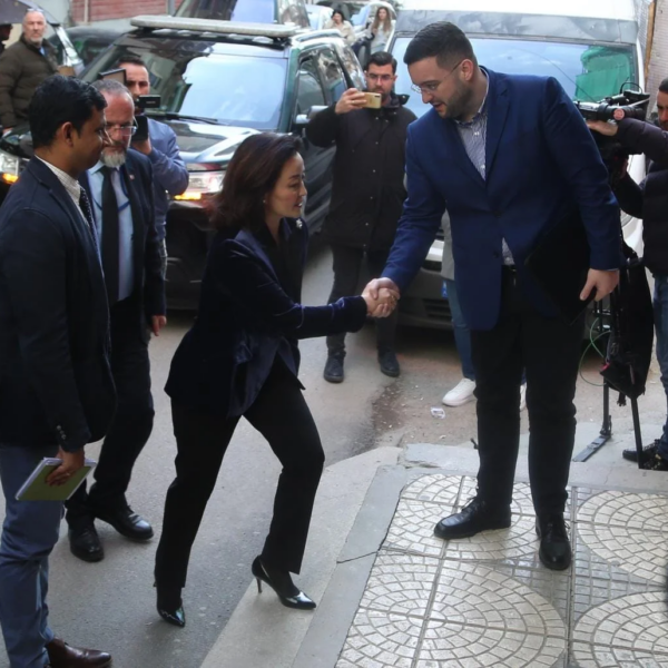 Kim mbërrin në selinë e Partisë së Lirisë, takohet me&hellip;