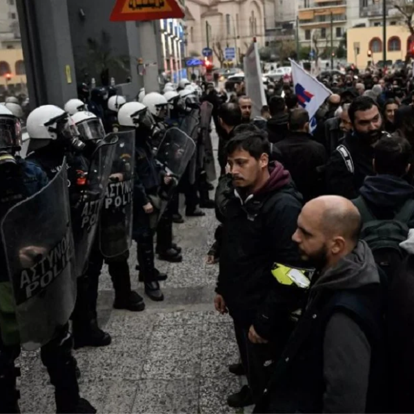 Përleshje mes protestuesve dhe policëve në Greqi për tragjedinë e&hellip;