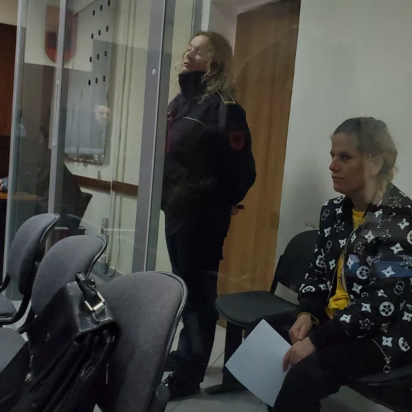 U arrestua vetëm 10 ditë pasi lindi foshjen, lirohet nga&hellip;