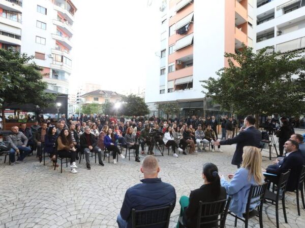 “70 mijë banorë, pa një çerdhe”/ Këlliçi takime me qytetarët&hellip;