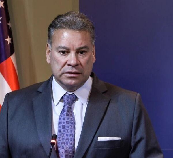 Gabriel Escobar sot në Tiranë, takim me Ramën e Begajn,&hellip;
