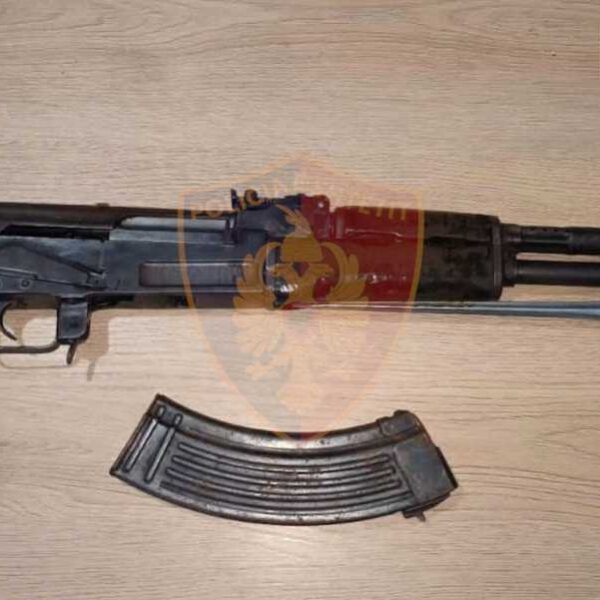 Me kallashnikov dhe municion luftarak, arrestohet 17-vjeçari në Krujë