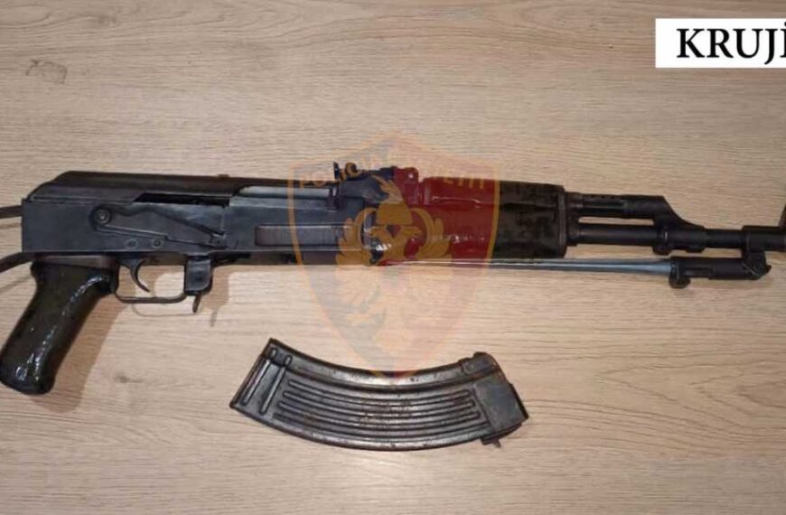 Me kallashnikov dhe municion luftarak, arrestohet 17-vjeçari në&hellip;