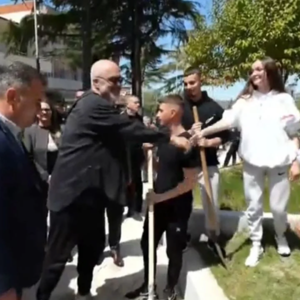 Rama në Mallakastër, flet për projektin e ullinjve me italianët
