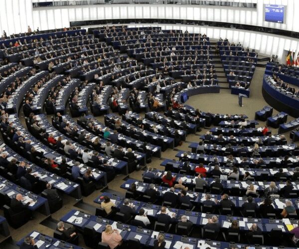 Parlamenti Europian miraton vendimin për liberalizimin e vizave për Kosovën