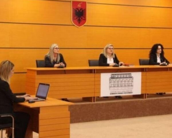 Shkarkohen nga detyra prokurori i Tiranës dhe gjyqtari i Durrësit