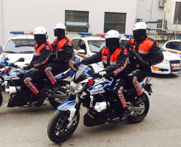 I morën 100 euro shoferit, arrestohen efektivët e “Shqiponjave”