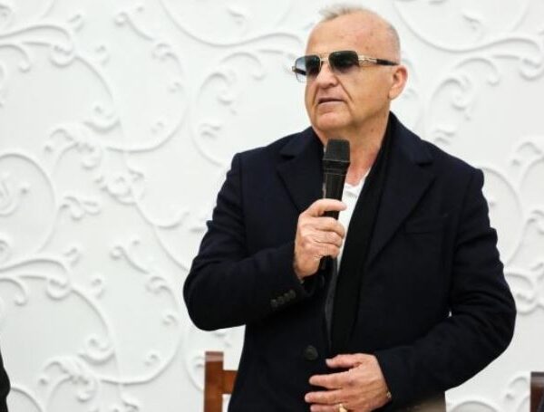 Rrahman Rraja dorëzon në Kuvend dorëheqjen nga mandati i deputetit