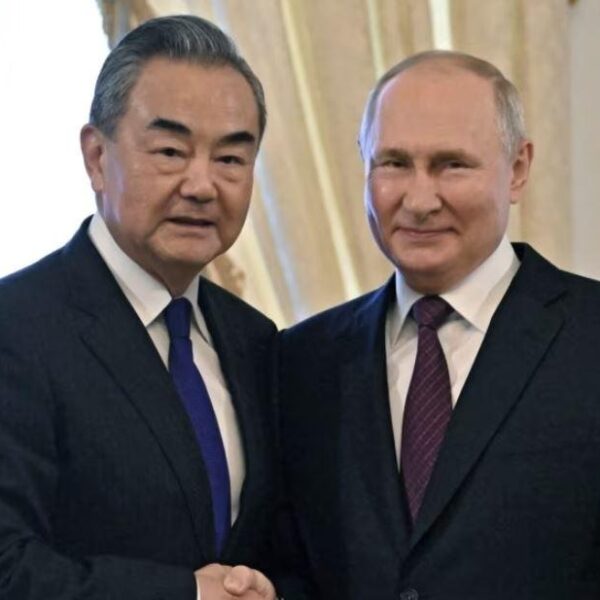 Kina i del në krah Putinit: Duhet të forcojmë bashkëpunimin&hellip;