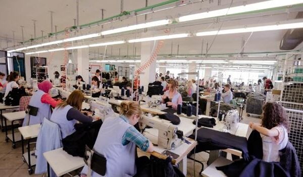 Fasonët njoftojnë shkurtime, 34.8 mln euro humbje nga rënia e&hellip;