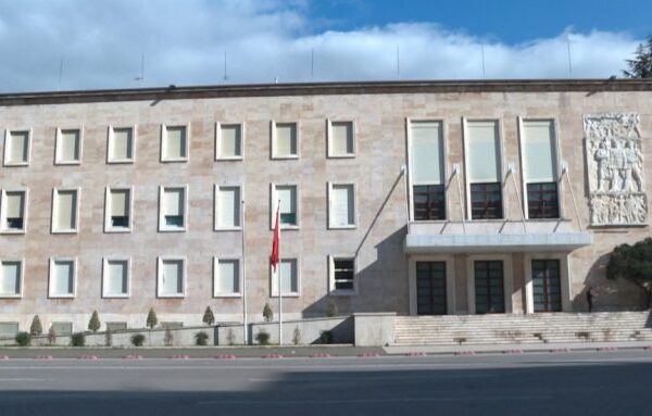Qeveria, zyrtarisht me ministra të rinj – Presidenti i Republikës dekreton&hellip;