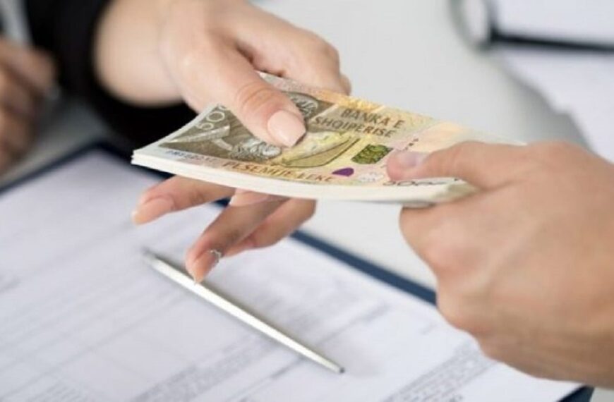 Pagat në sektorin privat, bien në shërbimet financiare&hellip;