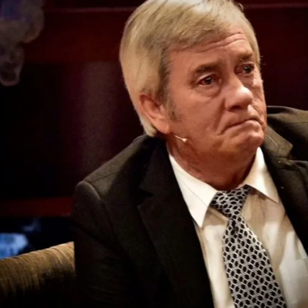 Një minutë heshtje për Zef Dedën! Politika nderon “Artistin e&hellip;