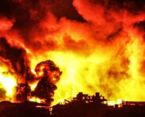 Izraeli intensifikon sulmet në Gaza, ndërpritet shërbimi i komunikimit dhe&hellip;
