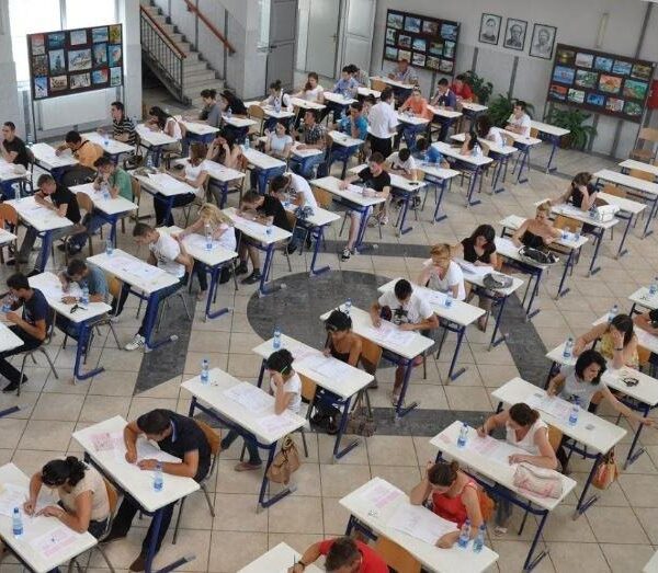 Matura Shtetërore, 28 mijë maturantë zhvillojnë sot provimin e Matematikës