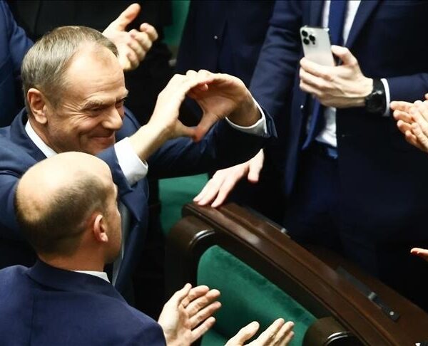 Tusk votohet për kryeministër të Polonisë