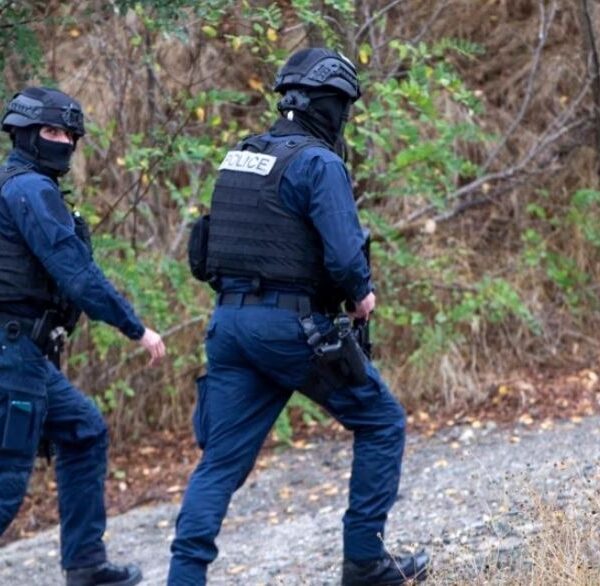 Policia e Kosovës sekuestron armatim luftarak pranë një flamuri serb&hellip;