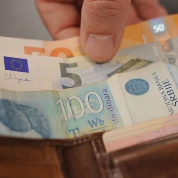 SHBA i kërkon Kosovës të rishqyrtojë vendimin për dinarin