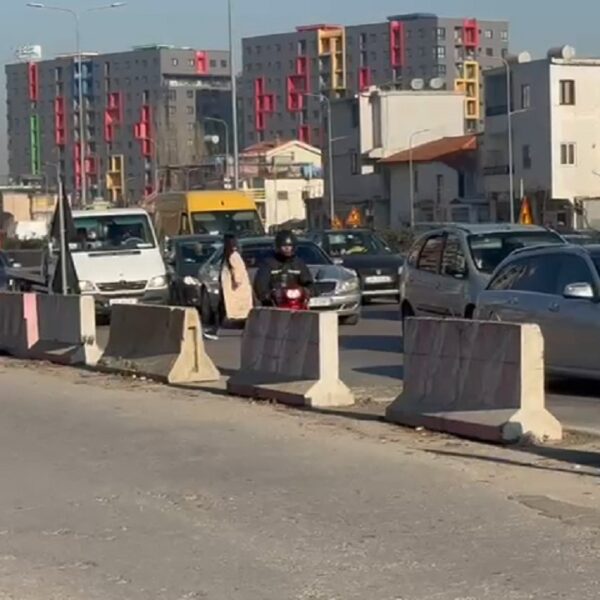 Nuk kalojnë rrugën te vijat e bardha, policia gjobit këmbësorët