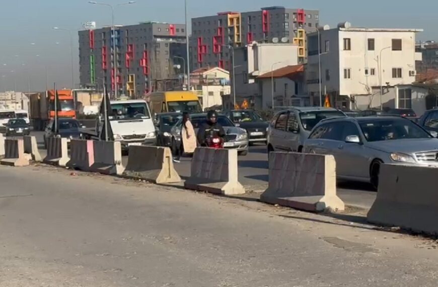 Nuk kalojnë rrugën te vijat e bardha, policia&hellip;