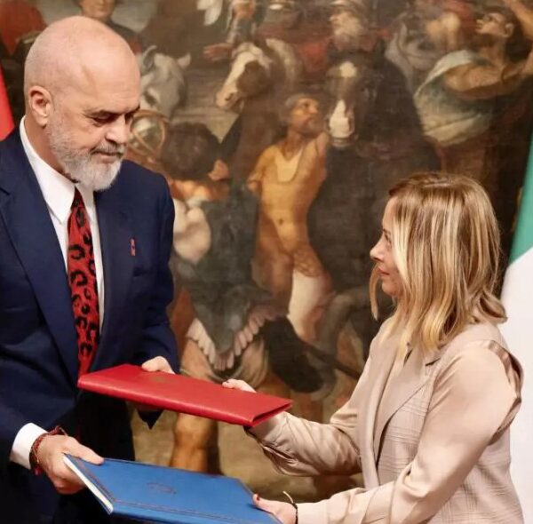 Gjykata Kushtetuese miraton marrëveshjen e emigrantëve me Italinë