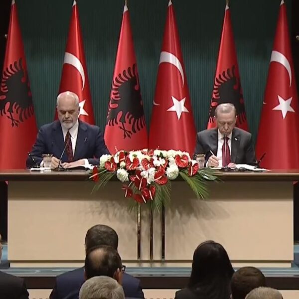 Erdogan shpall planin 2 miliardë dollarë të shkëmbimeve tregtare me&hellip;