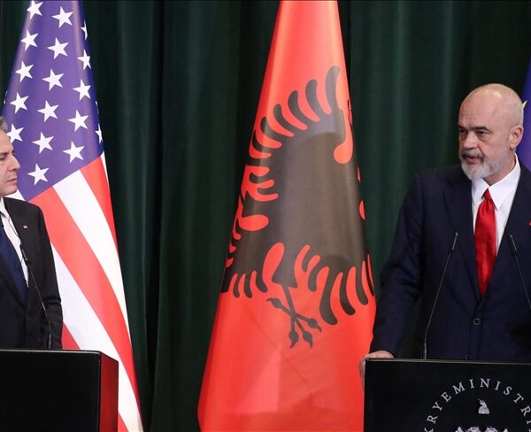 Blinken: Do të vazhdojmë ta ndihmojmë dhe mbështesim Shqipërinë