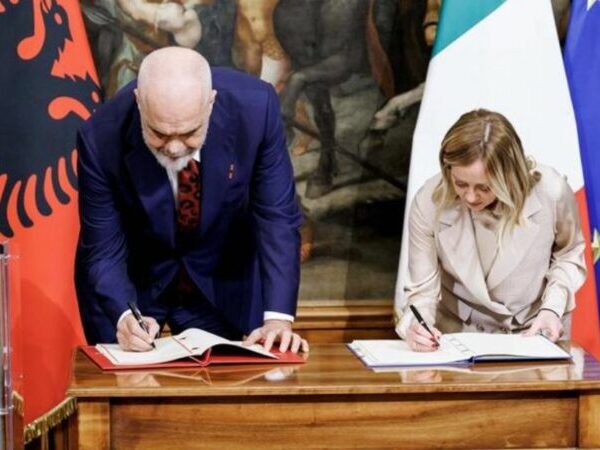 Kampet e refugjatëve, funksionale që nga 20 maji
