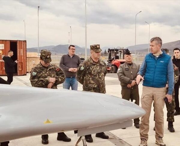 Dronët “Bayraktar” mbërrijnë në Shqipëri