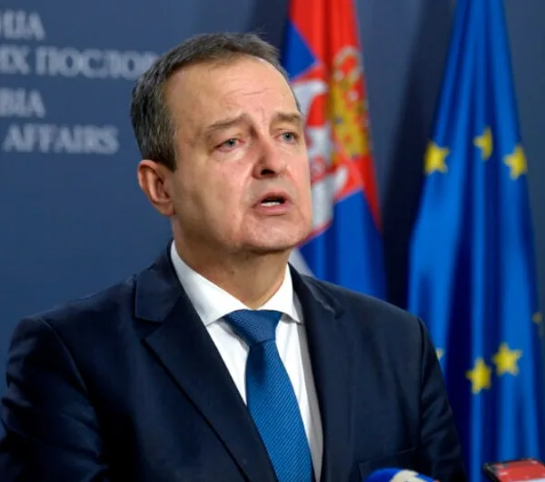 Vuçiç flet për luftë të madhe, Daçiç provokon: Kosova, zemra&hellip;
